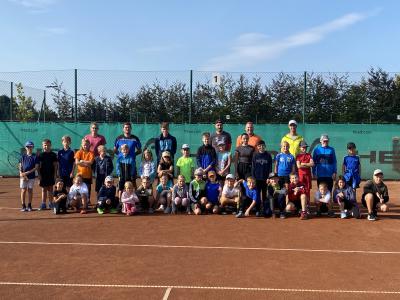 35 Kinder beim Tenniscamp